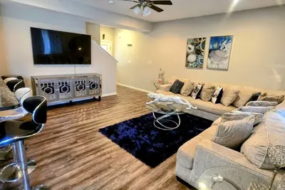 Image de Charming 3-bedroom townhome with Ac and WiFi in Grimes\nWeekly discount is 10%