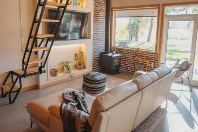 Image de Black Cedar Escape- A Chalet for Every Season