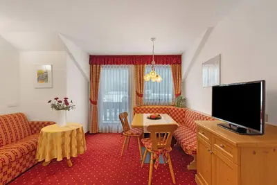Image de Appartement 'Loderhof Blumenwiese' avec vue sur les montagnes, jardin partagé et Wi-Fi
