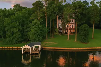 Image de Serene Lakefront-Firepit | Spa | Dock | Sup+Kayaks