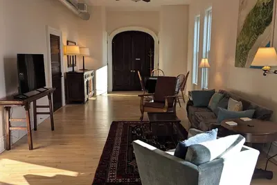 Image de 2 Min to Rpi  Modern Space + Fast WiFi