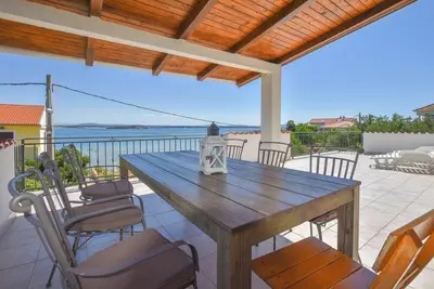 Image de Appartement Blazenka (10544-A1) - Tkon - île de Pasman