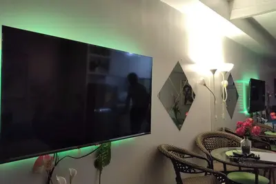 Image de Pristine Studio, City view, full wall mirrors & Queen bed in M Place Quezon City