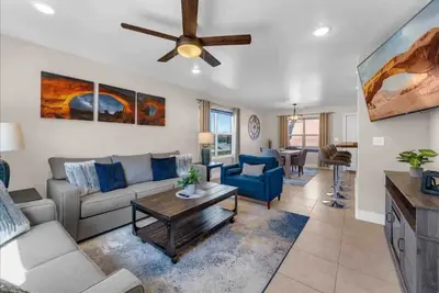 Image de Red Rock Retreat - Pool/Hot Tub, Park, Yard Games, Basketball and Tennis Courts