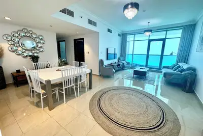 Image de Luxury 2 bedrooms front beach sea view amazing WiFi, gym, pool, sauna, hammam