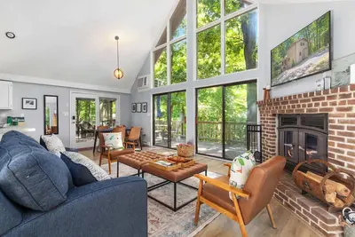 Image de Mountain Views w Fire Pit, Deck, Grill & Amenities