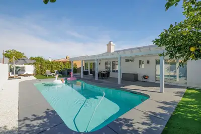 Desert Dream Getaway with Private Pool & Bbq