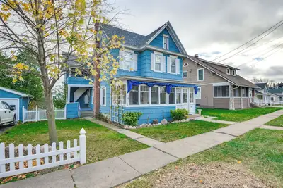 Image de Walk to Downtown - Home w/ Porch in Clayton!