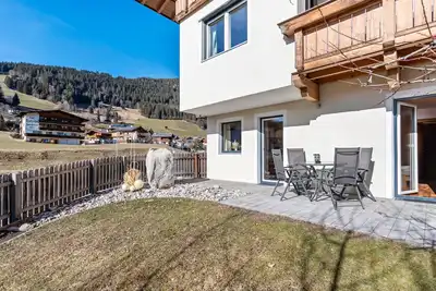 Image de Appartement \"Bergschatz\" avec vue sur les montagnes, terrasse privée et Wi-Fi