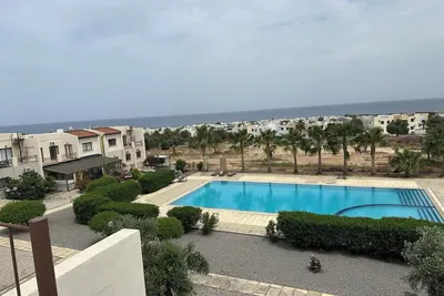 penthouse with rooftop, 2 balcony ocean & mountain view pool beachfront Bbq wifi