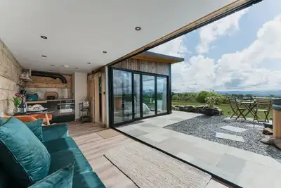 Dyffryn Ceri - luxury converted shipping container