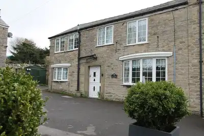 Image de Beautiful Two Bedroom Country Cottage in Castleton Village with Patio & Parking
