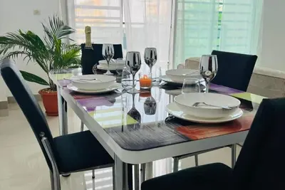Séjour Confortable à Abidjan, Appartement 2 Chambres avec Balcon pour 4 Pers
