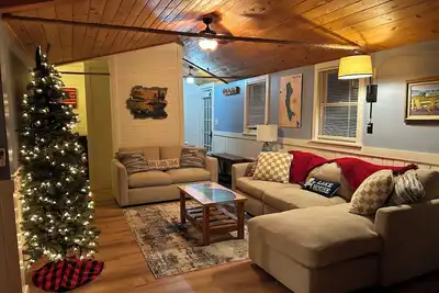 Image de Relaxing Lakeside Getaway for 8. On Atv and snowmobile trails, free kayak use