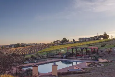 Image de 5 Acre Villa Retreat w/ Vineyard, Pool, & Spa