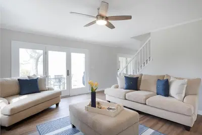 Image de Downtown Oxford | Outdoor Dining | Character Filled