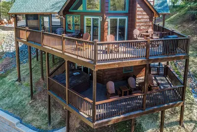Image de Your Get Away in Ellijay- River Resort w/ Hot Tub!