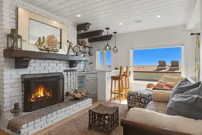 825o- Tidal Bliss: 4  Br, 3  Ba House in Oxnard, Sleeps 8