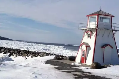 Image de Seaside Cottage at Steinhart Distillery with ocean views. Pet-friendly!