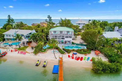 Aquarius Ocean-to-River Resort: 26br/18ba Beachfront, Sleeps 60+ Pools/Spa/Docks