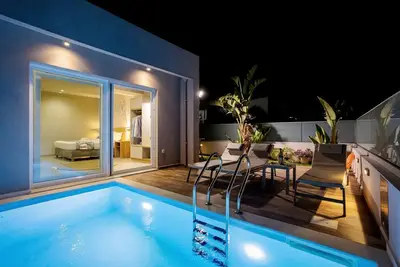 Image de Suite n. 1 with private pool & yard