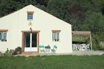 Image de Gîte les coquelicots au calme, sur propriété avec piscine partagée vers Anduze.