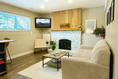 Image de East Hill Hideaway | 25 minutes from the ski hill | 5 minutes to the beach!