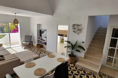 Image de Etage de villa indépendant, à coté de la mer! idéal pour les familles