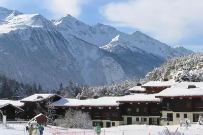Image de À 100m des pistes de ski, 1er étage, balcon, parking, télévision, 30m², La Norma