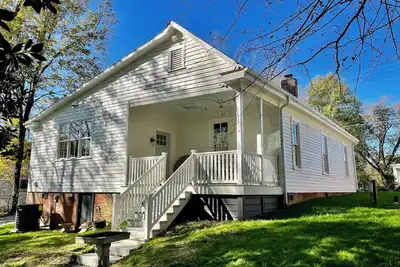 Image de \"Cottage on the Hill\" \nMilton, Nc \n2. 1 miles to Vir