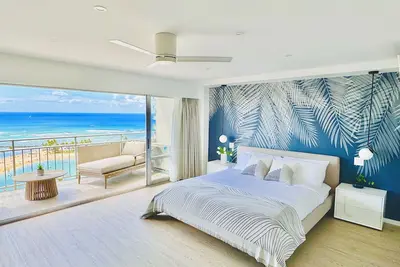 Image de Floor-to-Ceiling Oceanfront Home (Car Available)