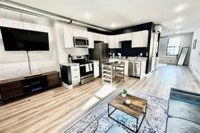 Vibrant Urban 1br Fully Equipped Central Otr\n\n