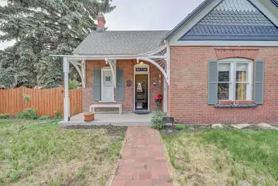 Image de New! In town 2 bed victorian brick cottage in the heart of charming Buena Vista