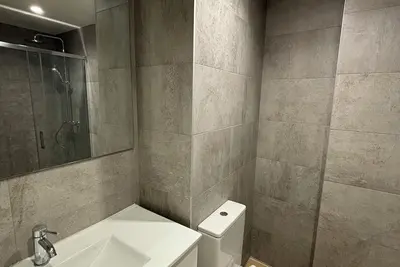 Image de Centrally located apartment within walking distance of the Cathedral! Ideal for couples, with parking.