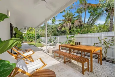 Image de Cedar Villa A Designer Pool House by the Beach