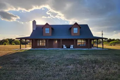 Image de Privacy, peace, and beauty on 15 acres. Charming cabin with Ac and WiFi.