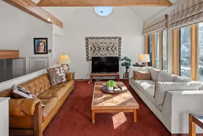 Image de Vintage Aspen Miner`s Cabin