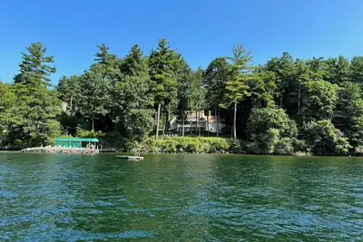 Image de Beautiful 6-bed/5-bath home on Wolfeboro Neck w/beach, Sw views, Ac & Wolfeboro