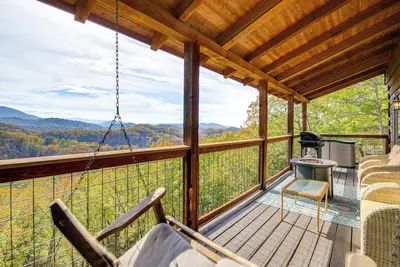 Image de Mountain-View Deck Oasis: Cabin Near Attractions