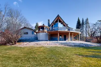 Image de Spectacular mountain view home: dog friendly, large deck & game room