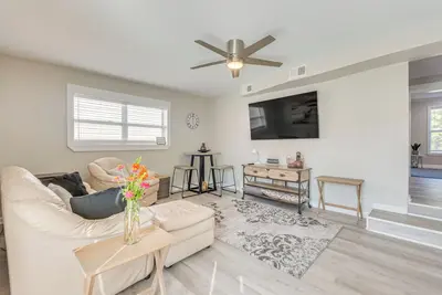 Image de 1 Mi to Dtwn: Home w/ Furnished Patio in Pensacola