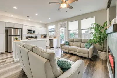 Image de 36 Mi to Sequoia Np: Pet-Friendly Home w/ Dog Run!