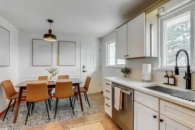 Image de 3-bedroom house in welcoming Westminster, WiFi. Enjoy your stay