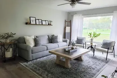 Image de Stylish 3 Bedroom Ranch Home in Middle of Howland