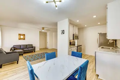 Image de 2 Mi to Papago Park: Condo w/ Pool & Hot Tub!