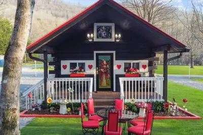 Image de Alice’s Queen Cottage~Direct Creekfront, Small zoo