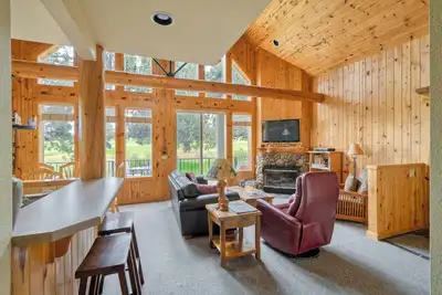 Image de Eagle Crest, Cozy 3-bedroom cabin with Hot Tub and Dog Friendly