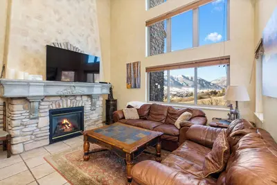 Image de Family-size 5-bedroom condo in Eden, Utah minutes from 2 world-class ski resorts