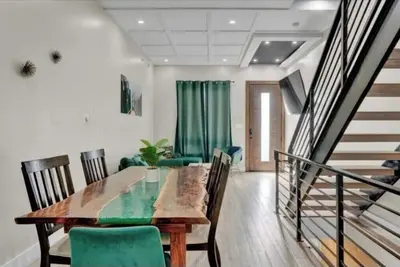 Image de Emerald Luxury Home with Jacuzzi on Private Roof