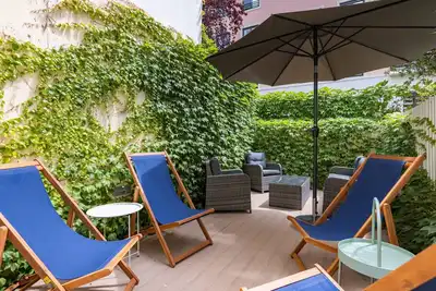 Image de 156 Banksy Oasis Terrace